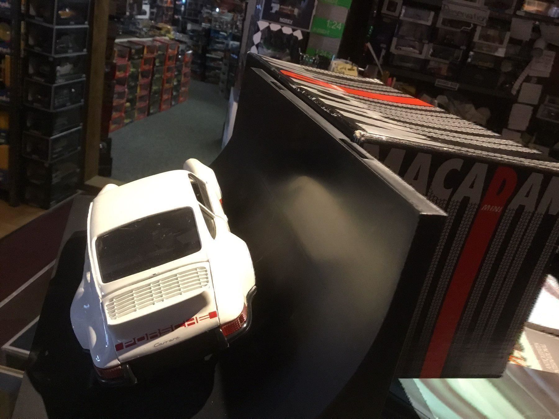 Porsche Modellini d'auto: Porsche 911 RSR 2.8 – Nuovo e nell'imballaggio originale da Erlenbach im Simmental venduto da Model_box 5