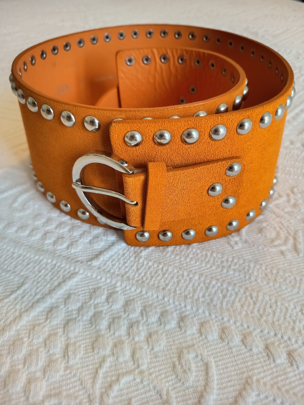 Zara Gürtel: Orange Suede Belt Studded – Neu (gemäss Beschreibung) aus Basel von beg_6v7r