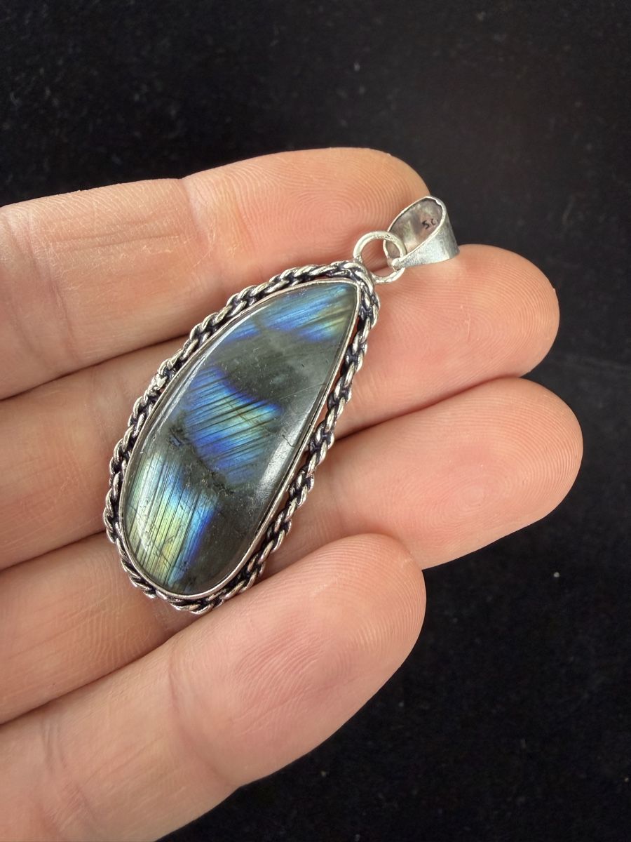 Pietre preziose: Pendentif Labradorite – Usato da Bouveret venduto da GemX 3