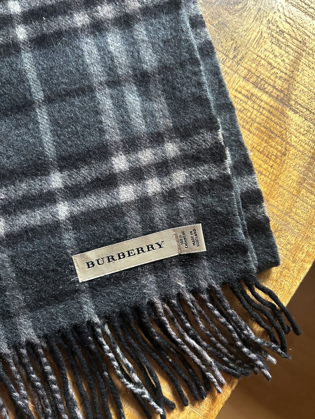 Burberry Foulard & Sciarpe: Burberry 100% Cashmere Schal – Usato da Illnau venduto da Monkky 2
