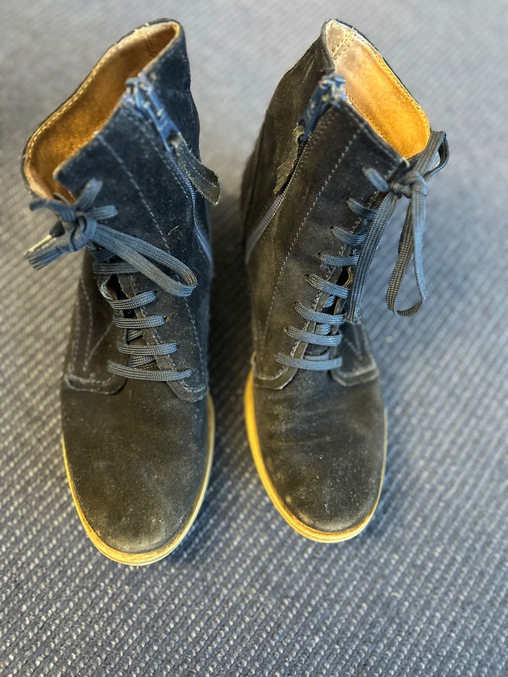 Scarpe da donna: Wildlederstiefeletten Gr. 38 in Dunkelblau-Bata – Usato da Biel/Bienne venduto da han_5l8v 2