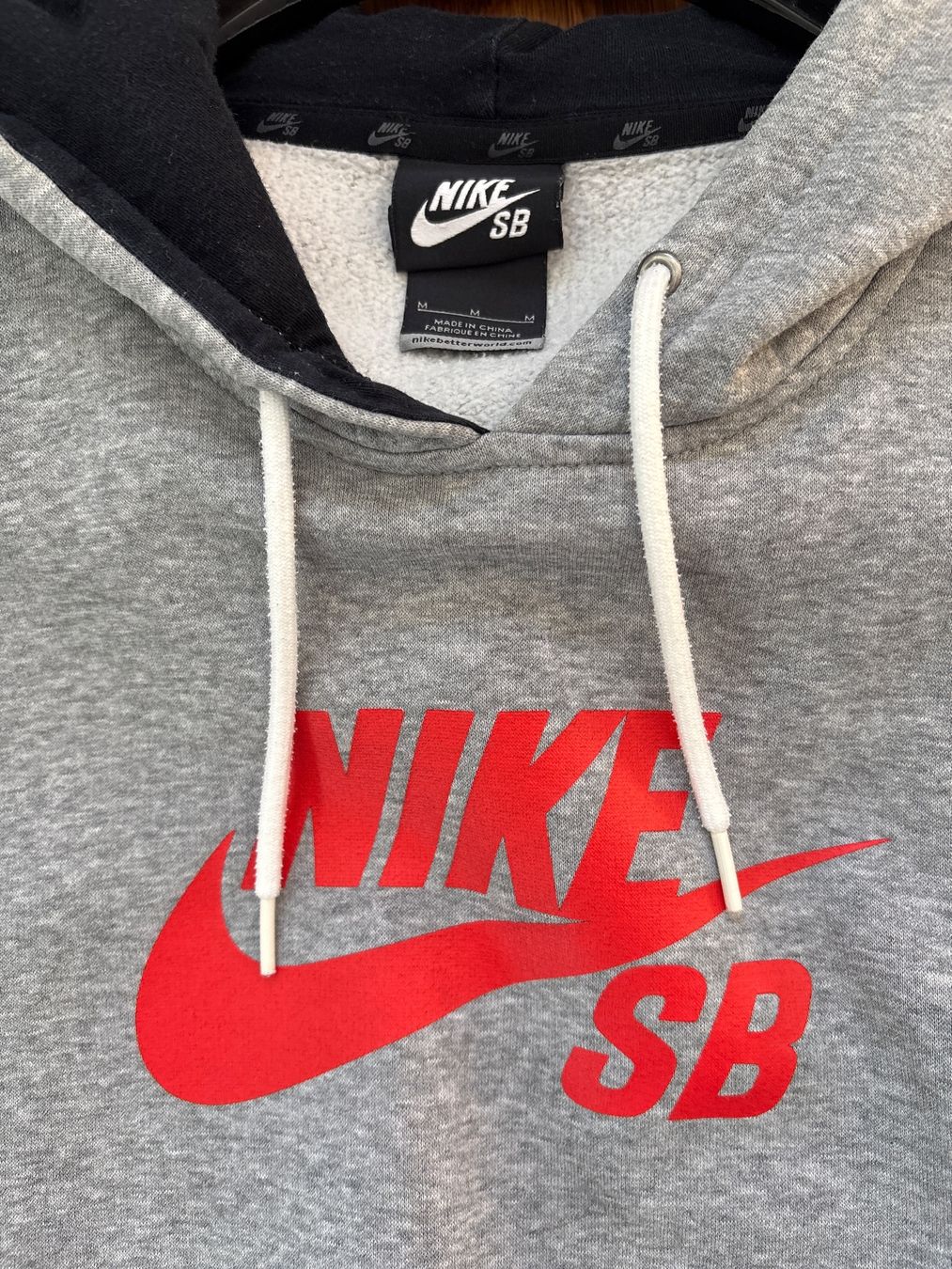 Nike Maglioni & Felpe: Nike SB Hoodie - grau Gr. M – Nuovo (secondo la descrizione) da Richterswil venduto da ZueriLake2 2