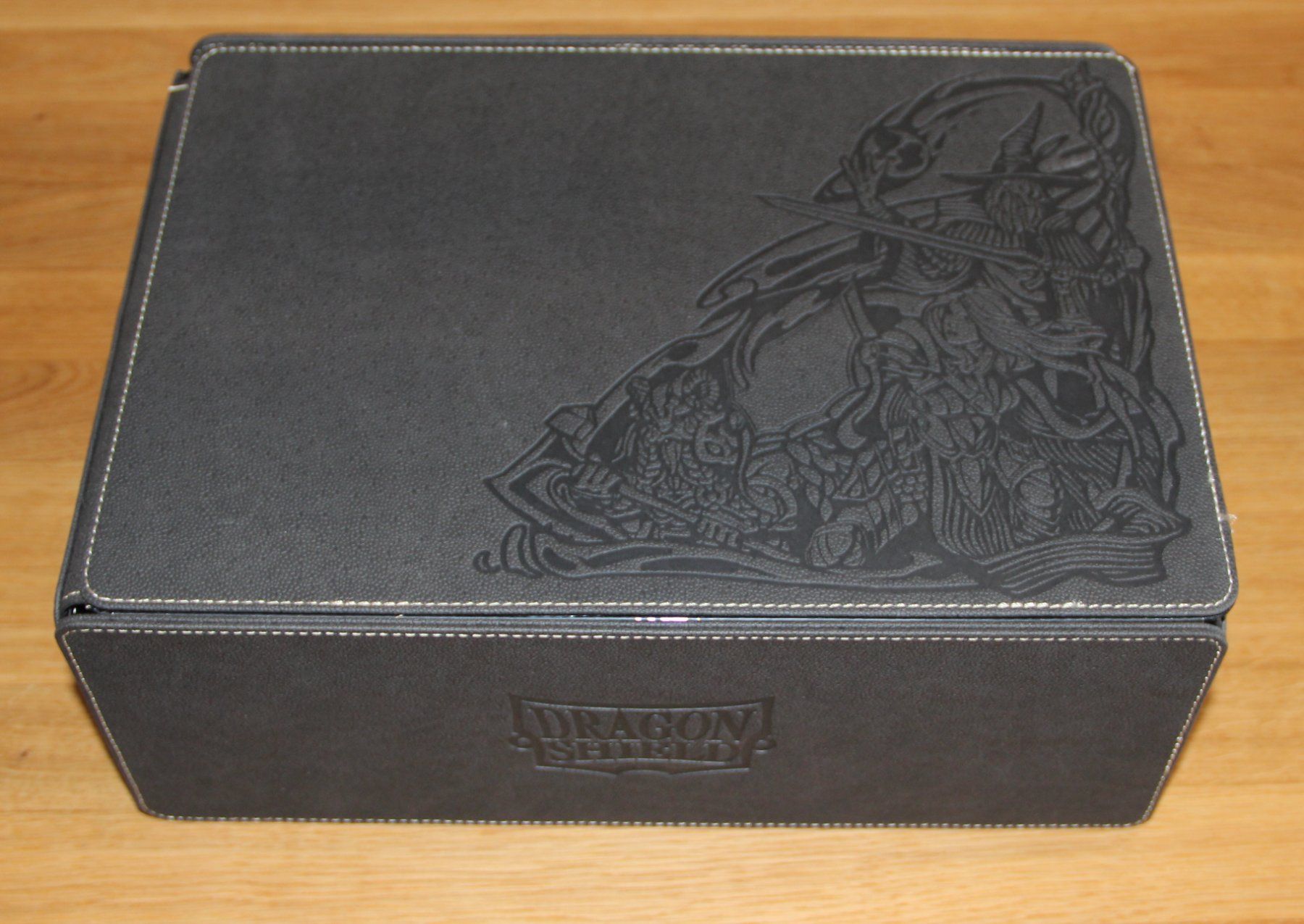 Spiele: D&D Game Master Companion Iron Grey Dragon Shield – Gebraucht aus Dübendorf von Baloo81