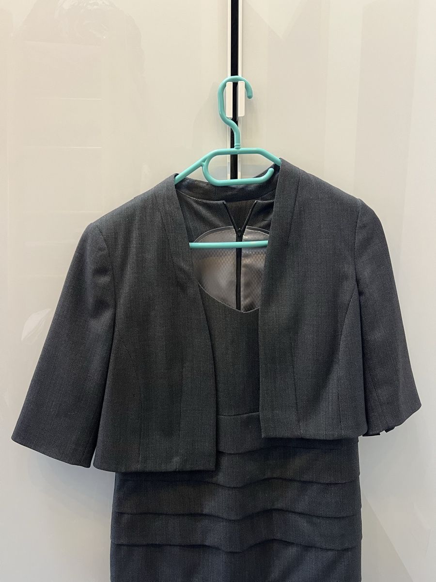 Comma Vestiti: Kleid mit Jacke, Grau, Gr. 42 – Usato da Grindelwald venduto da wand_24 2