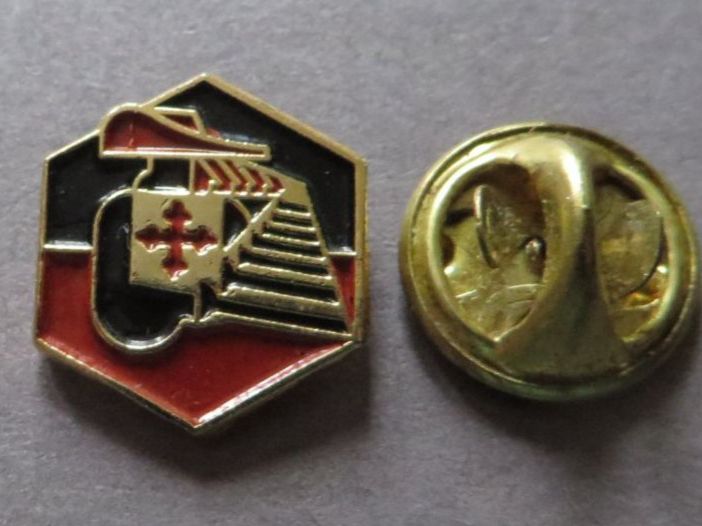 Placchette & Badge: PIN INTERMARCHÉ SUPERMARKT, KLEINES LOGO – Usato da Neuhausen venduto da luckimucki