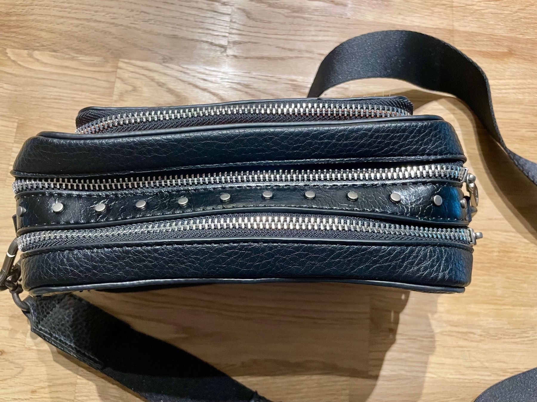 Taschen für Damen: Umhängetasche PARFOIS – Gebraucht aus Bassersdorf von Cincinnati 1