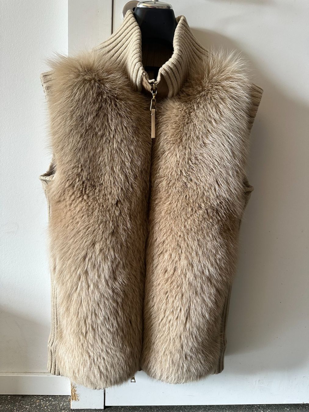 Gilet & Giacche senza maniche: Luxus Winterweste Louis Vuitton Winterweste Fuchspelz – Usato da Genève venduto da Mycollection 2