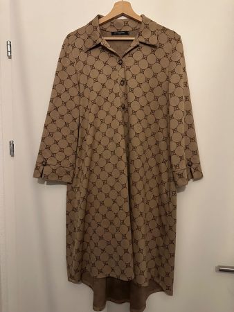 Miniklieid von  ana alcazar - hellbraun mit Print mit Kragen