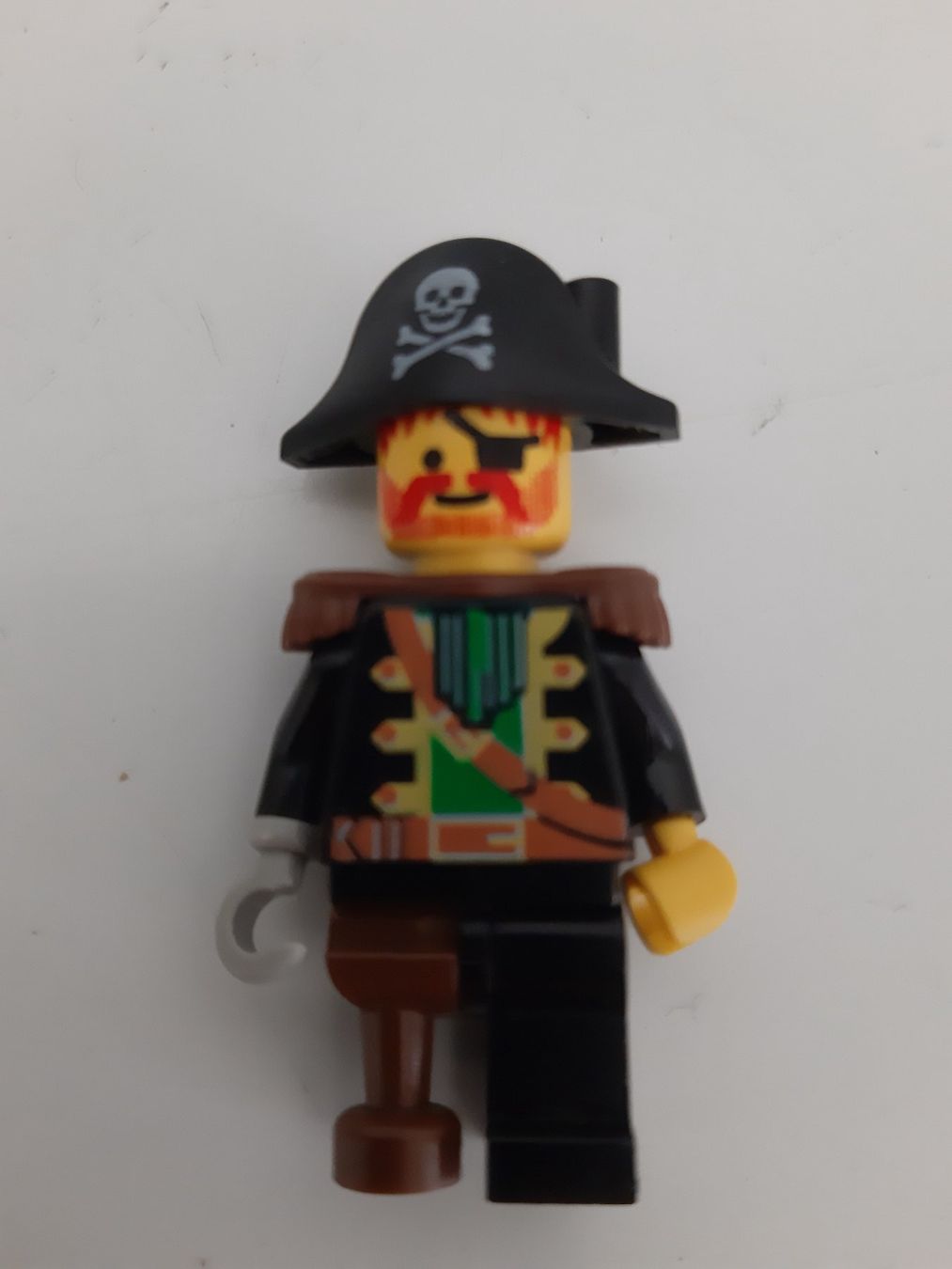 Lego Statuette: Lego Kapitän Rotbart Figure – Usato da Buchs SG venduto da Bray_Law 2