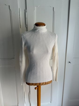 Rollkragenpullover offweiss gerippt M