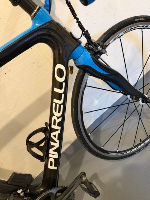 Pinarello Biciclette: Rennvelo Pinarello Dogma Frame Sky – Usato da Rotkreuz venduto da Tiger3 2