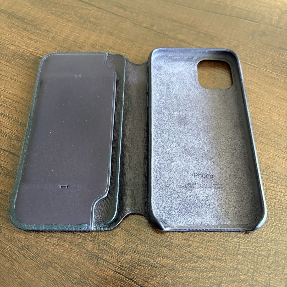 Apple Cover & Protezioni schermo: Apple Leder Folio Case Schwarz iPhone 11 Pro – Usato da Birmensdorf ZH venduto da Ron-Frank 1