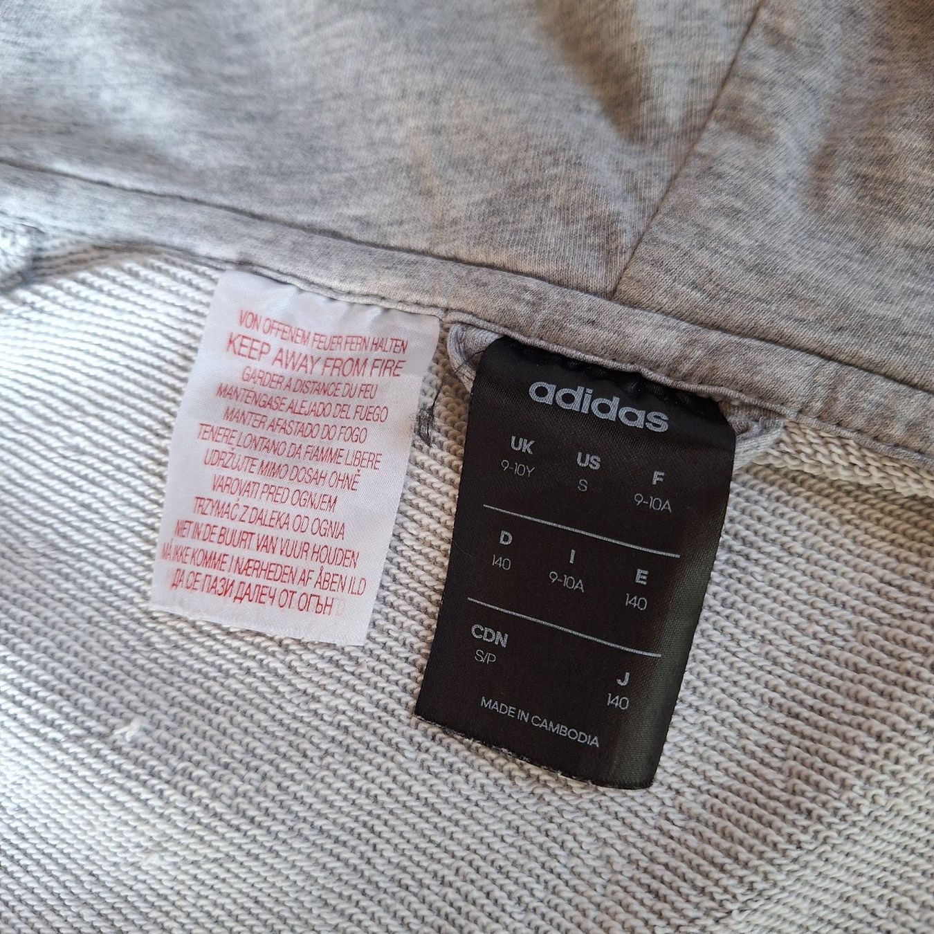 Adidas Giacche: Adidas Kapuzenjacke, Gr. 140, Grau – Usato da Hettenschwil venduto da Schneuggi2 3