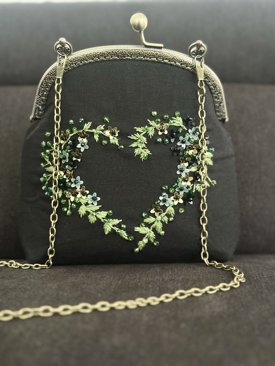 Borse da donna: Handmade Embroidered Kiss Lock Frame Bag, Unique! – Nuovo e nell'imballaggio originale da Oftringen venduto da Eylem79 1