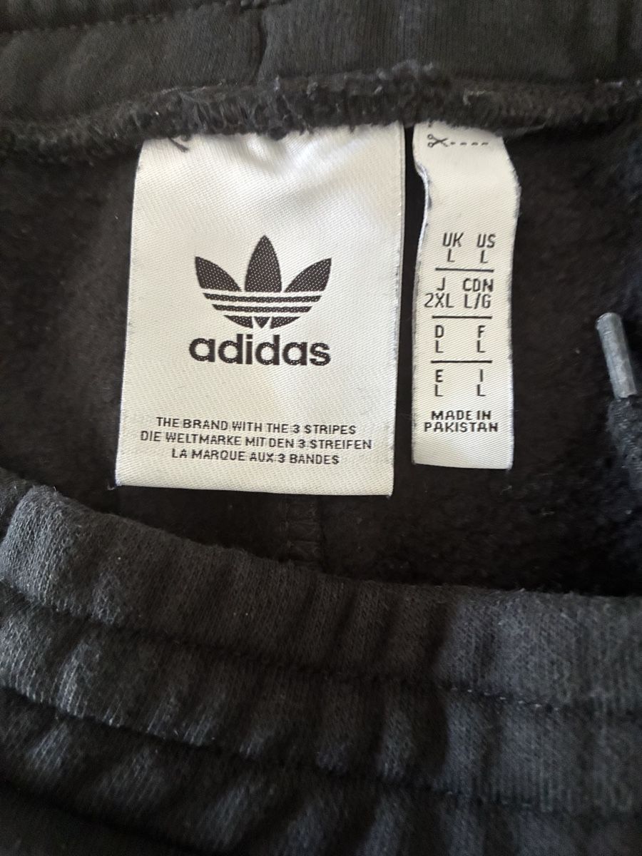 Adidas Hosen: Manchester United kurze Freizeithose gr. L – Neu (gemäss Beschreibung) aus Wald ZH von Slaste 1