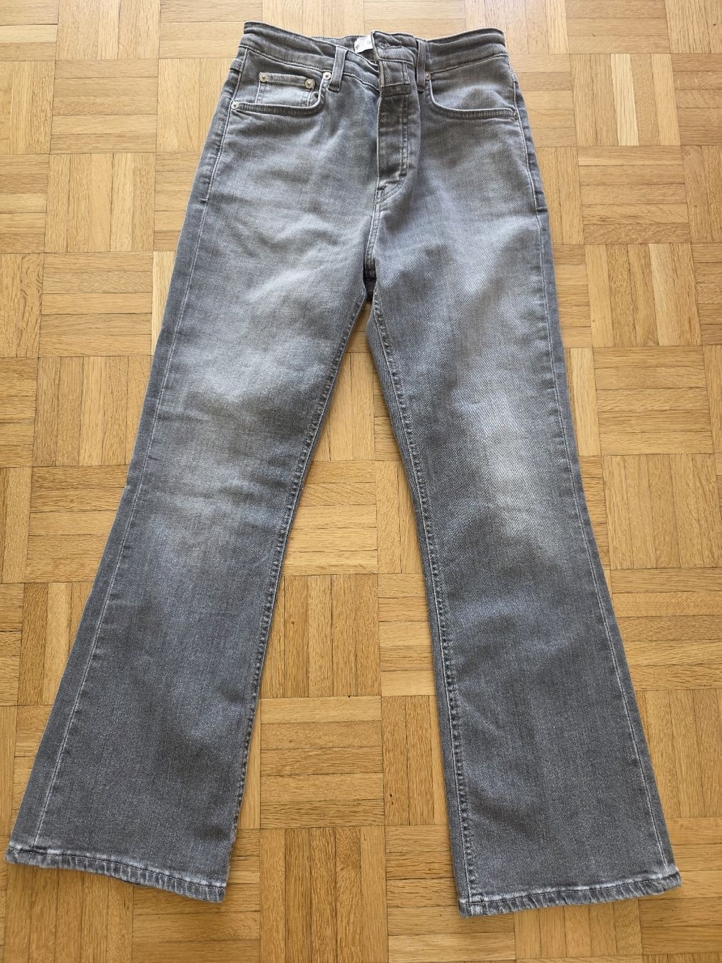 Closed Jeans: Jean Closed gris coupe évasée taille 26  – Gebraucht aus Rossemaison von hai_57qc