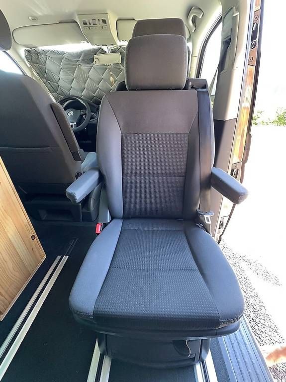 VW Alle Autoersatzteile: Original VW T5 Einzelsitz mit Drehfunktion und Isofix – Gebraucht aus Dicken von leonie_11