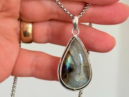 Collier avec pendentif labradorite