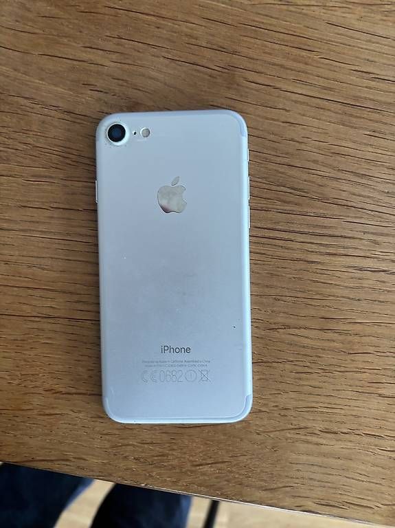 Apple Telefoni cellulari / Smartphones: iPhone 7 32 GB  silber – Usato da Langendorf venduto da Tbejda 1