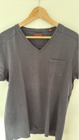 Scotch & Soda Dunkelblaues V-Neck T-Shirt mit Brusttasche