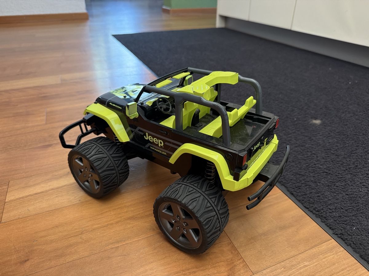Veicoli per bambini: Carrera RC Jeep Ferngesteuertes Auto – Usato da Arbon venduto da clothes187 2