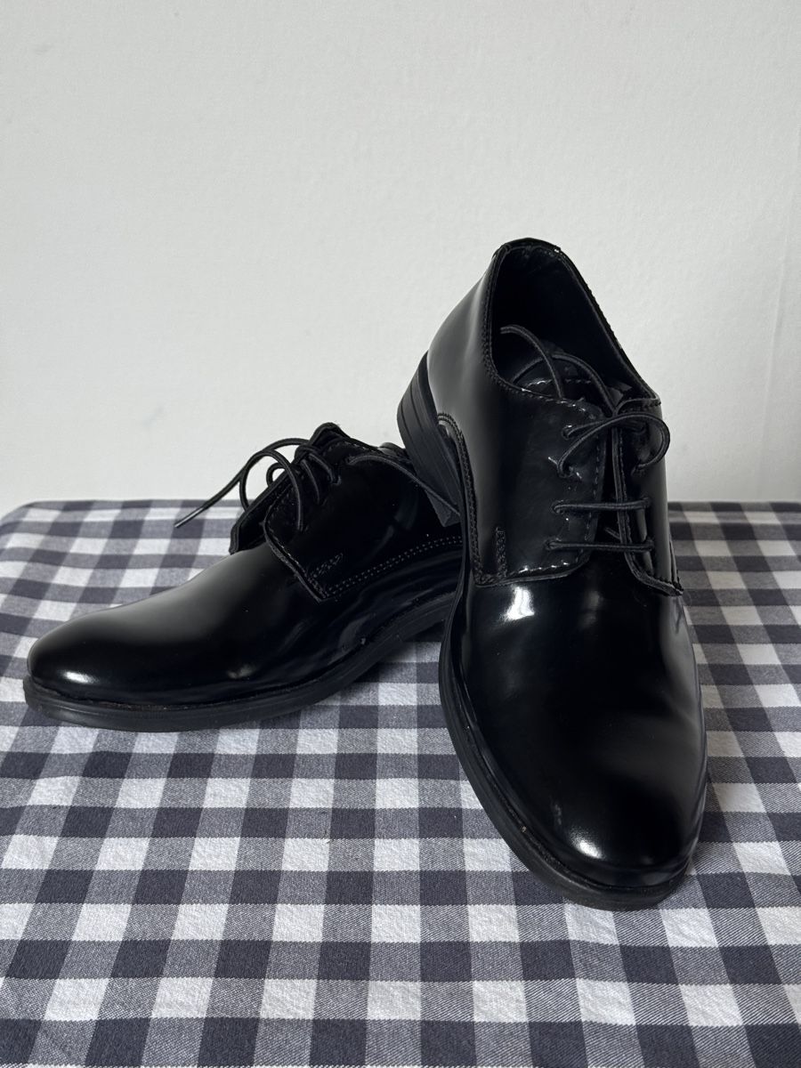 Chaussures garçon: Kinder Lackschuhe Grösse 31, gebraucht – D'occasion à Basel par spassbremse 1