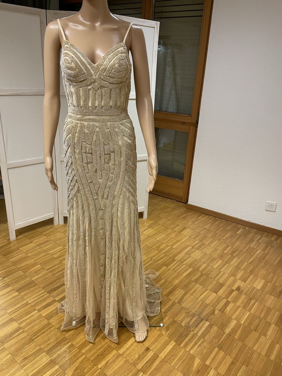 Robes: Abendkleid lang beige bestickt Grösse S neu – Neuf (Voir description) à Appenzell par mir_rqn6 6