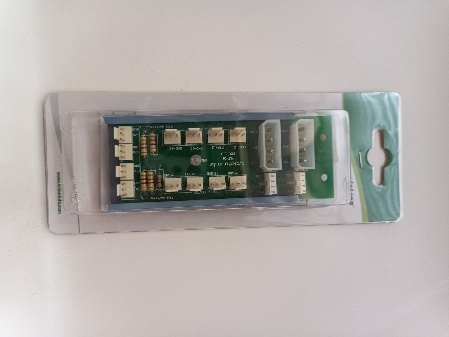Laufwerke & Adapter: Inline Multi Port Panel Lüfter Verteiler – Neu und originalverpackt aus Säriswil von silberstift