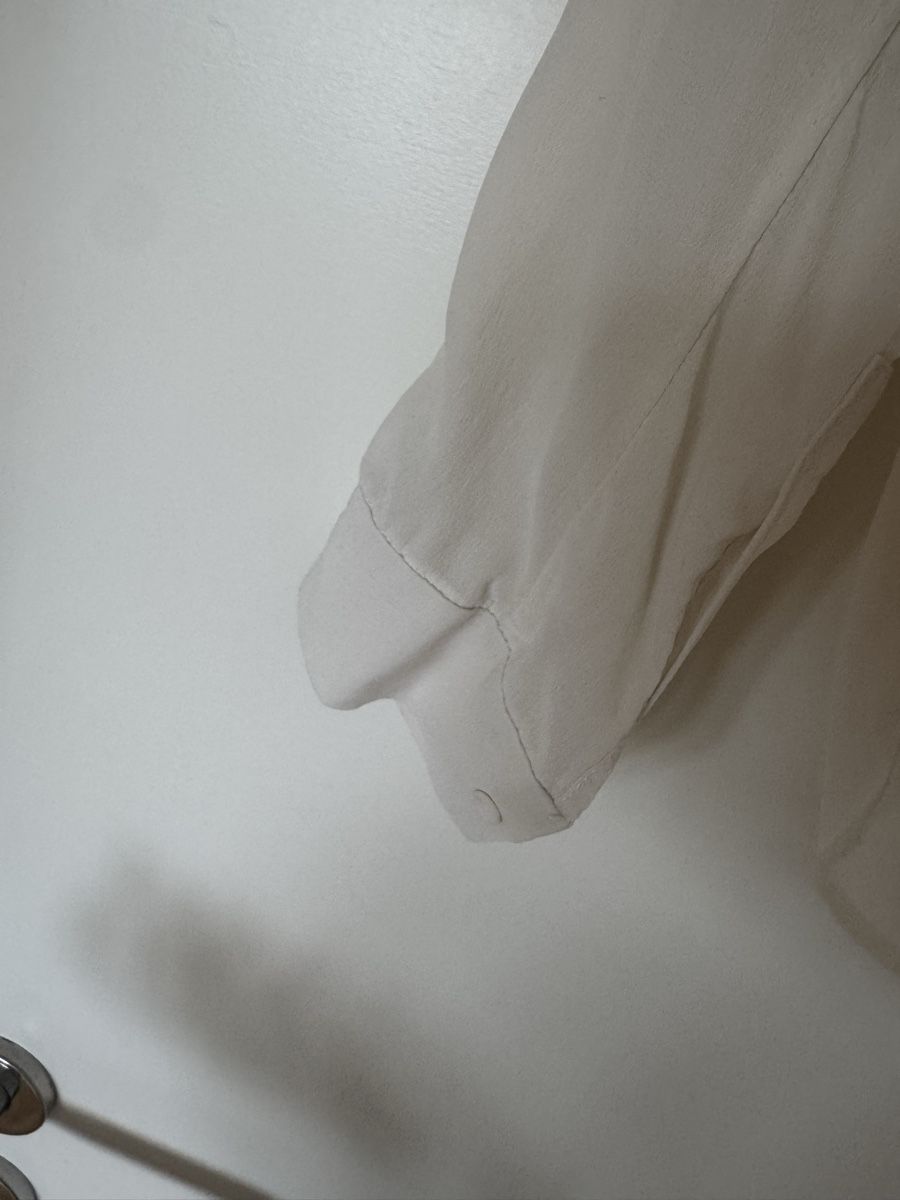 Sandro Camicette: Elegante, weisse Seidenbluse von Sandro – Usato da Zürich venduto da Chanelle07 5