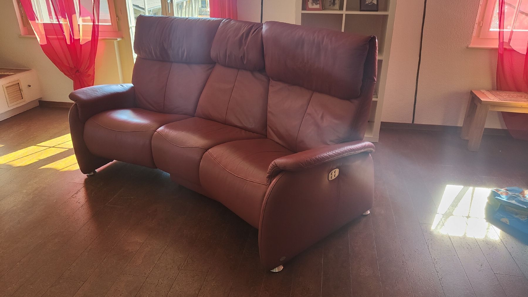 Himolla Divani: Sofa Leder Himolla elektrisch verstellbar 3-Sitzer – Usato da Zufikon venduto da ram_7sm2