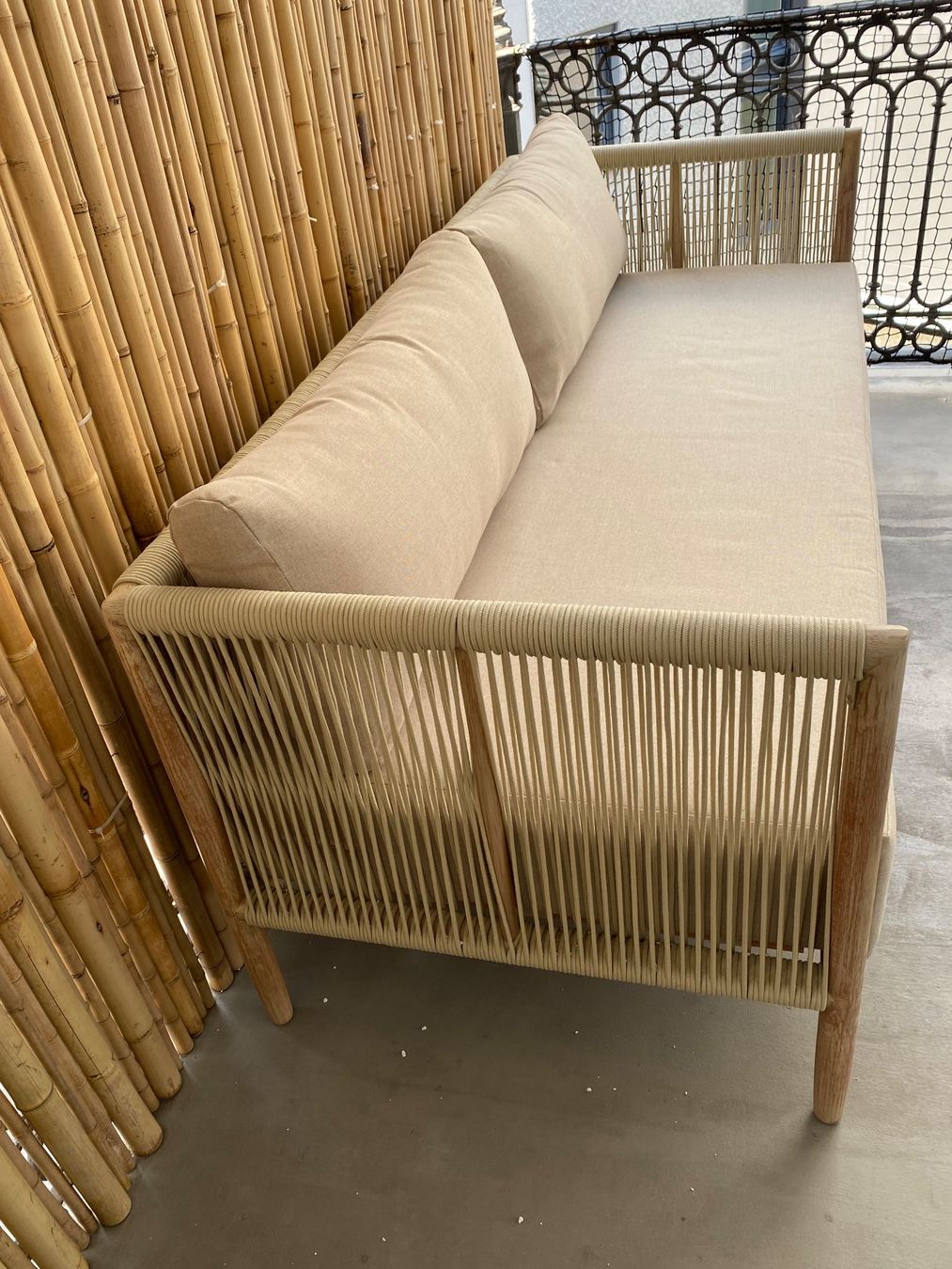 Livique Divani: Outdoor Sofa von Livique – Usato da Horgen venduto da Nathigruen 1