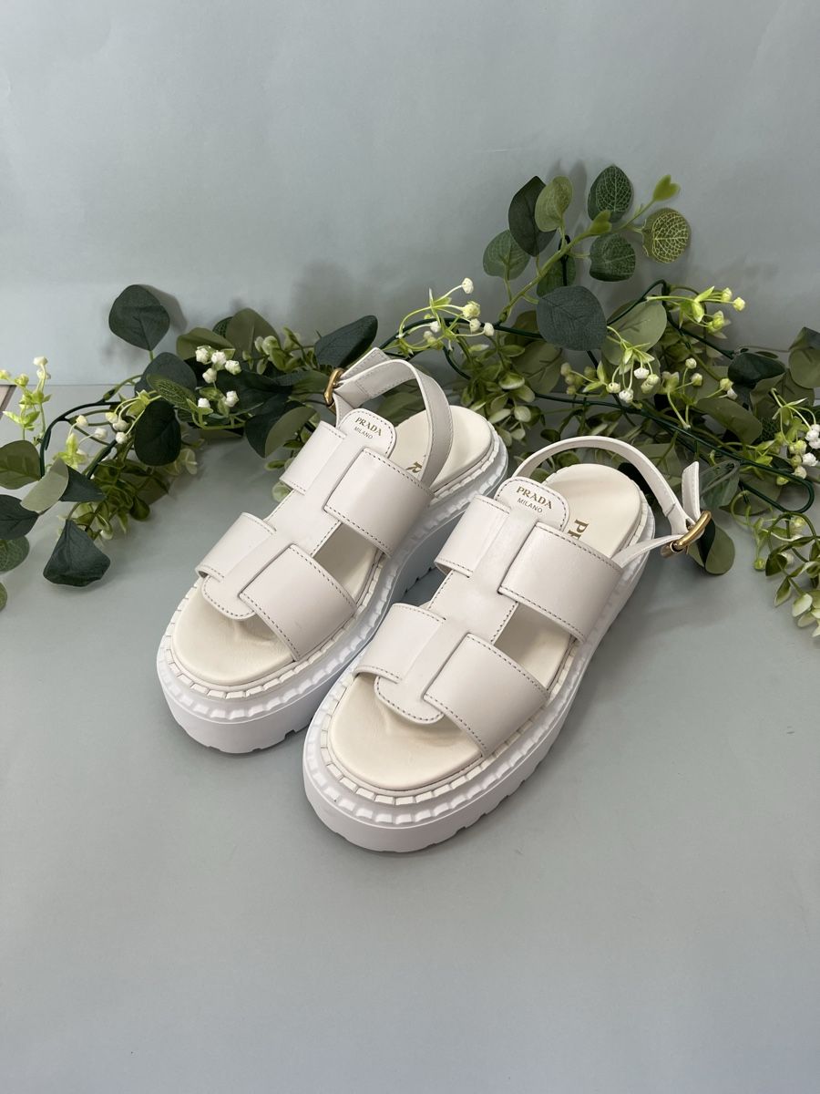 Prada Damenschuhe: Prada Platform Sandals White - 38 EU  New 🤍 – Neu (gemäss Beschreibung) aus Lausanne von S_luxury