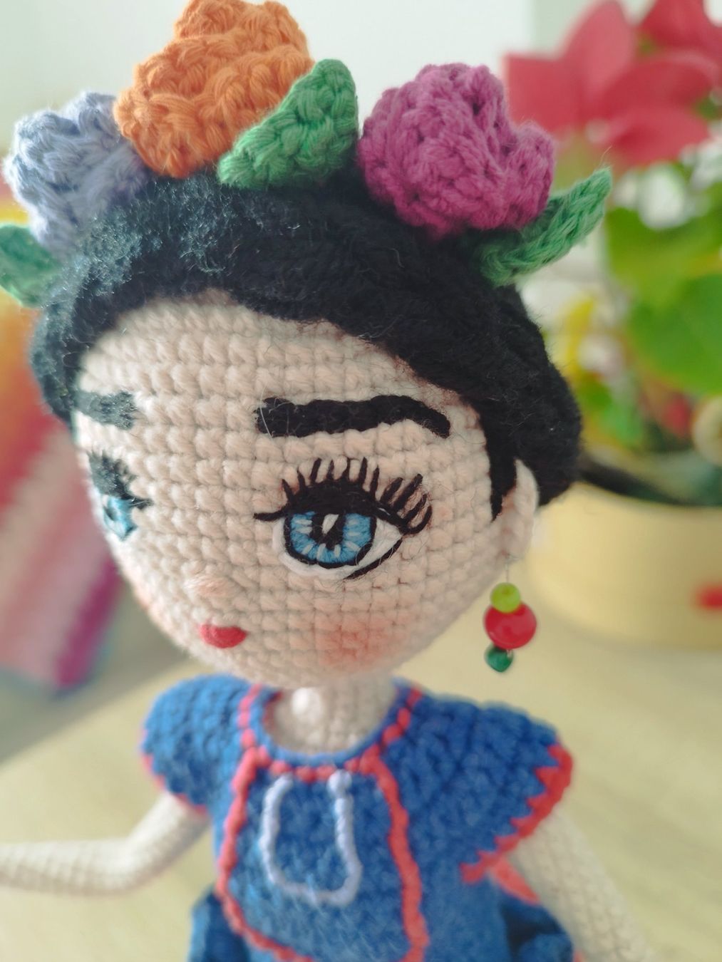 Bambole: Poupée Frida Kahlo crochetée à la main, pièce unique! – Nuovo e nell'imballaggio originale da Arnex-sur-Orbe venduto da can_97vn 2