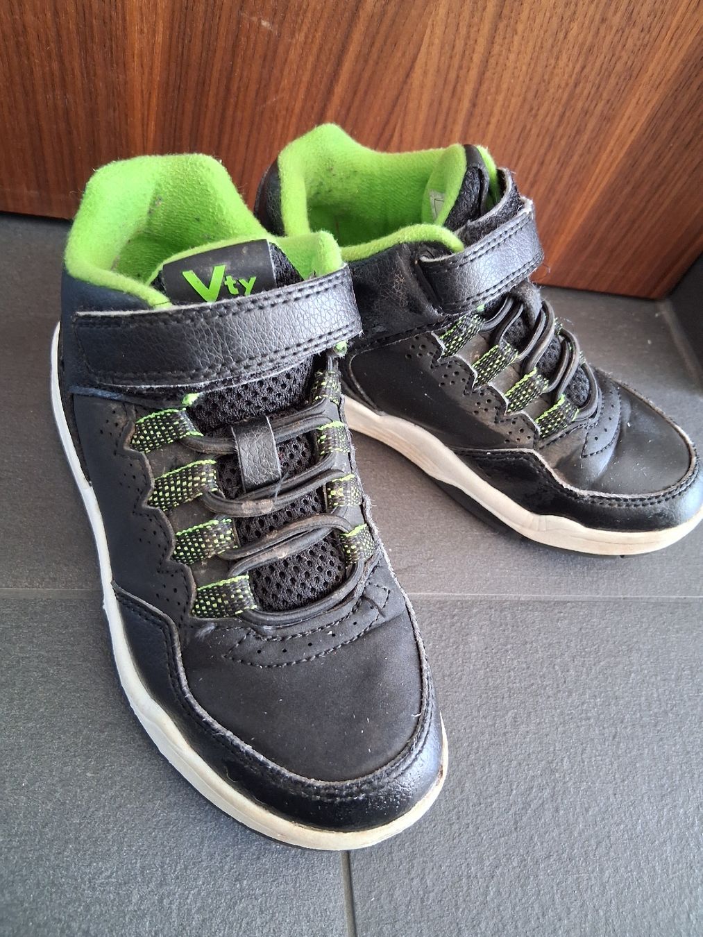 Schuhe für Jungen: Sneaker, Gr. 29 – Gebraucht aus Merzligen von 88910827
