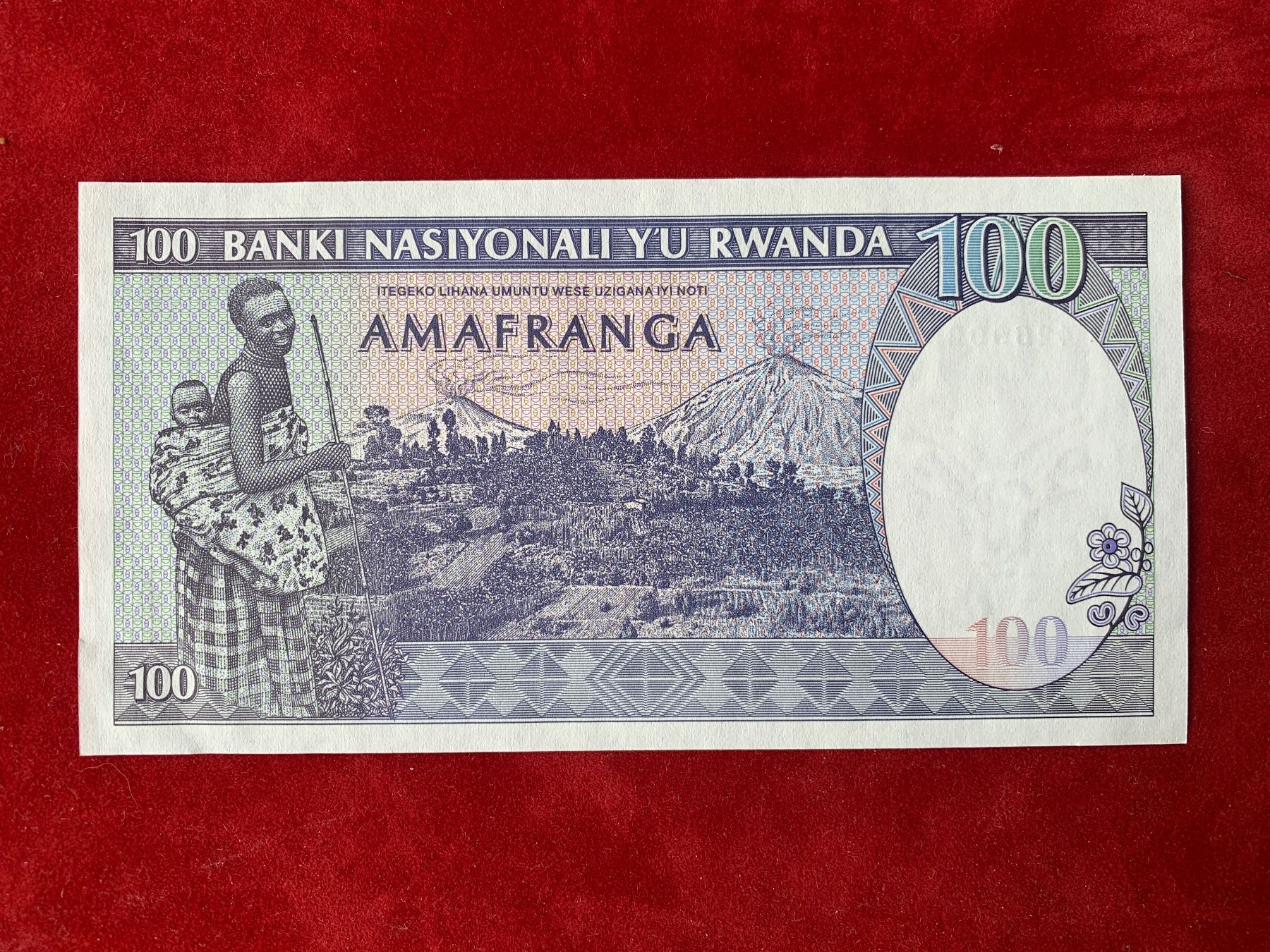 Banconote: RWANDA - Cent Francs 1-08-1982 - Uncirculated / Unzirkuliert – Usato da Le Lignon venduto da Trikles 1