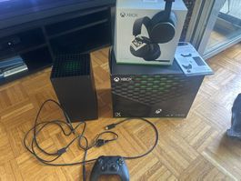 Xbox Series X 1TB SSD Konsole mit Zubehoer neuwertig
