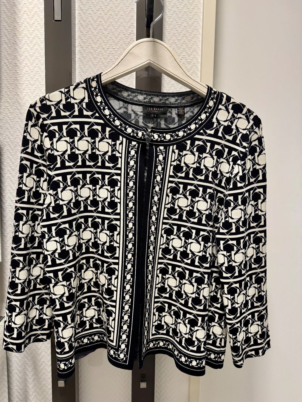 Ted Baker Giacche: Ted Baker Strickjacke Gr. 4 - Top Zustand! – Usato da Erlenbach ZH venduto da msa_x26y