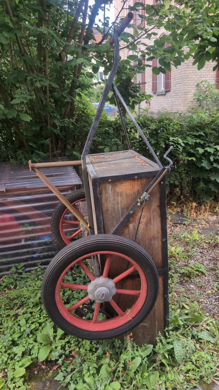 Carriole: Einachsiger stabiler Handwagen mit Gummireifen – Usato da Winterthur venduto da ytog666