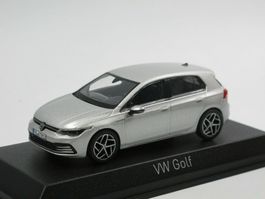 VW Golf VIII seit 2020 silber met.       1:43 von NOREV