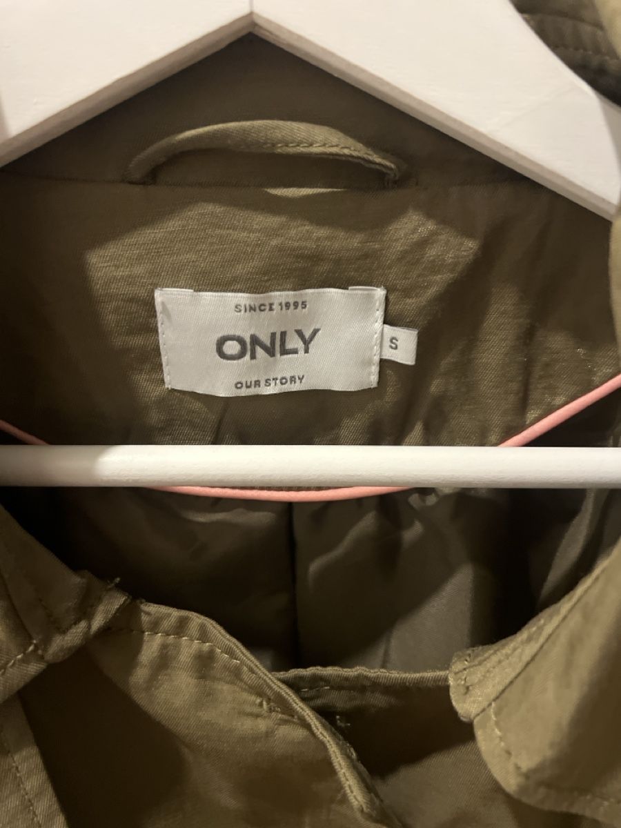 Only Cappotti: Trenchcoat von ONLY, Grösse S – Nuovo (secondo la descrizione) da Wetzikon ZH venduto da liiisaare 1
