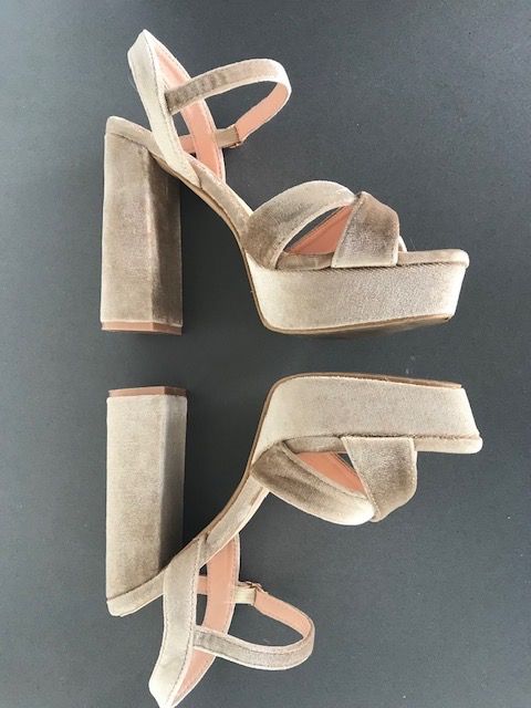 Scarpe da donna: Plateau Sandalen beige – Usato da Flurlingen venduto da Tobia04 1