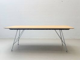 Atelier ALINEA Uni Standard Tisch von Ueli Biesenkamp