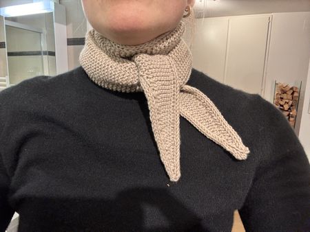 Hand-Knitted Scarf: Perfect Autumn/Winter Accessory