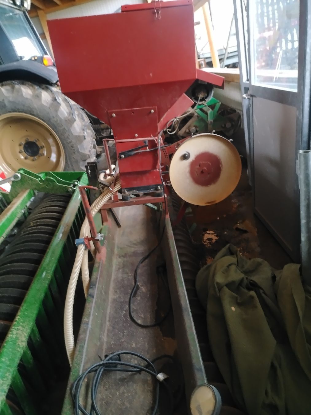 Haruwy Toutes les machines: Walze mit Sähgerät 3 m – D'occasion à Deitingen par RK68