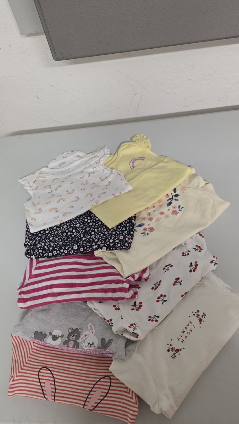 Lotti & Set di vestiti: Mädchen Kleiderpaket Gr. 86/92 – Usato da Bürglen TG venduto da ici_5dcg