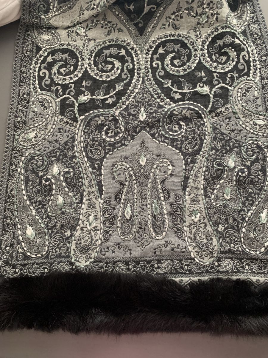 Foulard & Sciarpe: Écharpe chaude en cachemire – Usato da Lausanne venduto da eri_wtq8