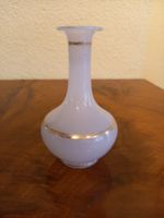 joli petit flacon en opaline blanche et or 19ème s.