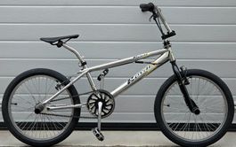 BMX-Fahrrad: neue Reifen, neue Bremszüge