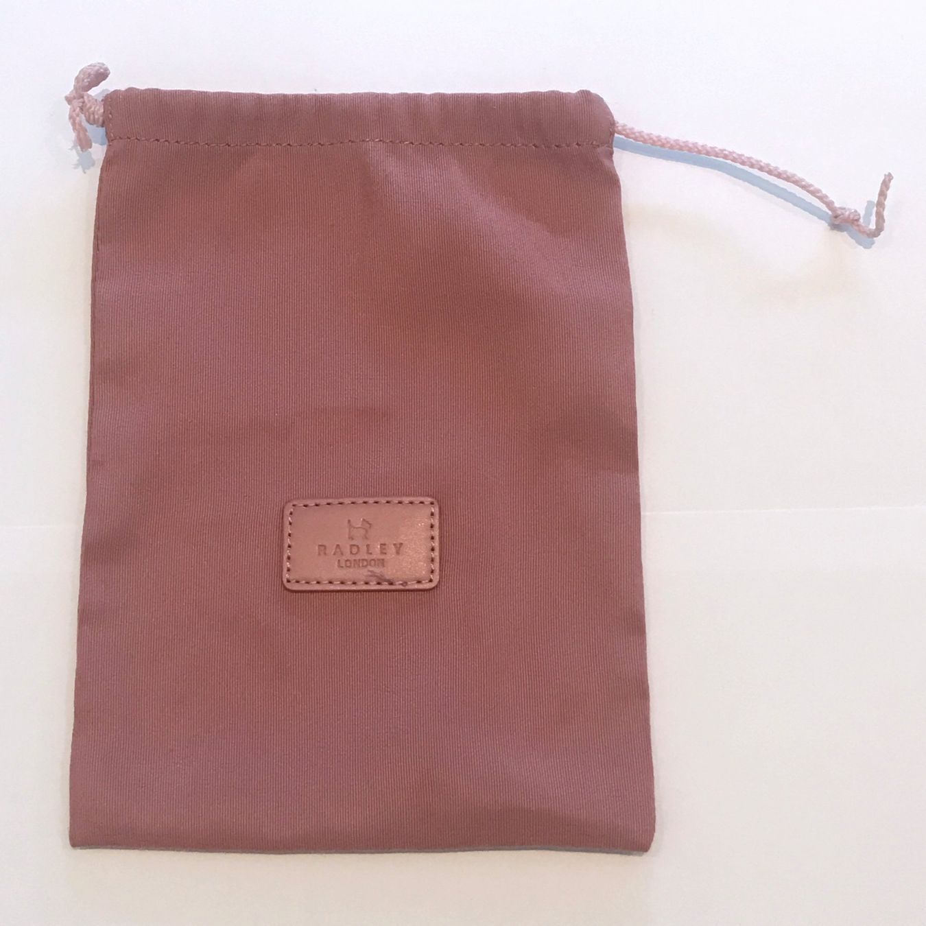 Radley Sacs: Kordelzugbeutel Radley, lila – D'occasion à Baden par marvinfinch