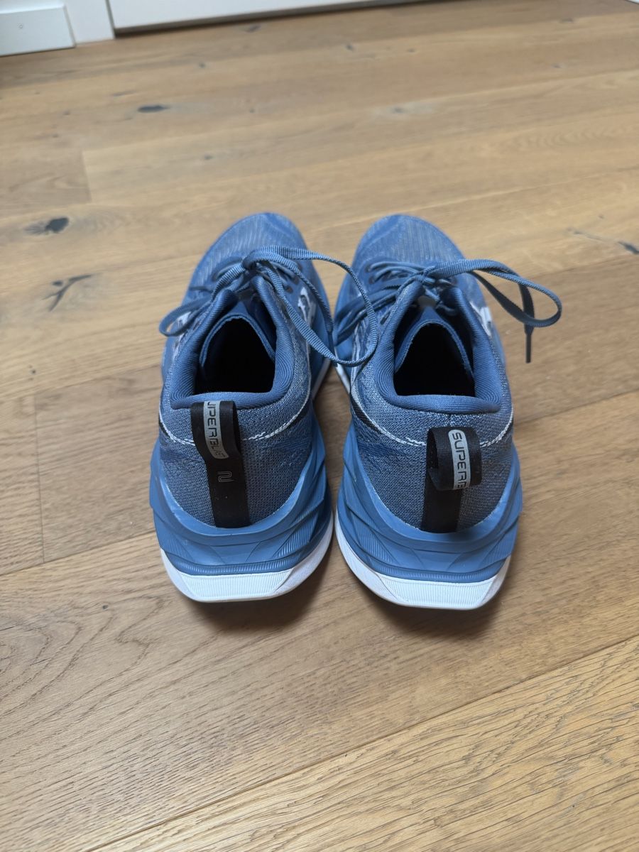 Chaussures hommes: Asics Superblast 2 - Wie NEU! – D'occasion à Erlenbach ZH par freebird2013 2